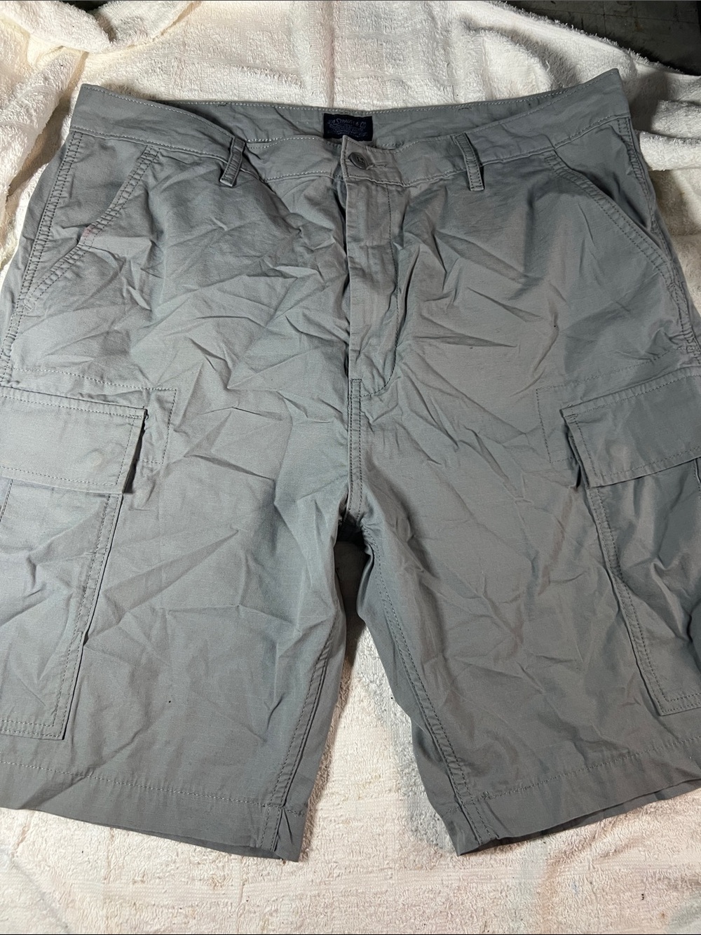 Levi's Men's Gray Cargo Shorts - Durable Utility Style
